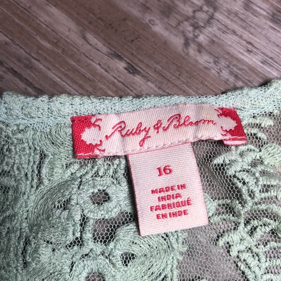 Gorgeous lace trim girls dress - Picture 8 of 10